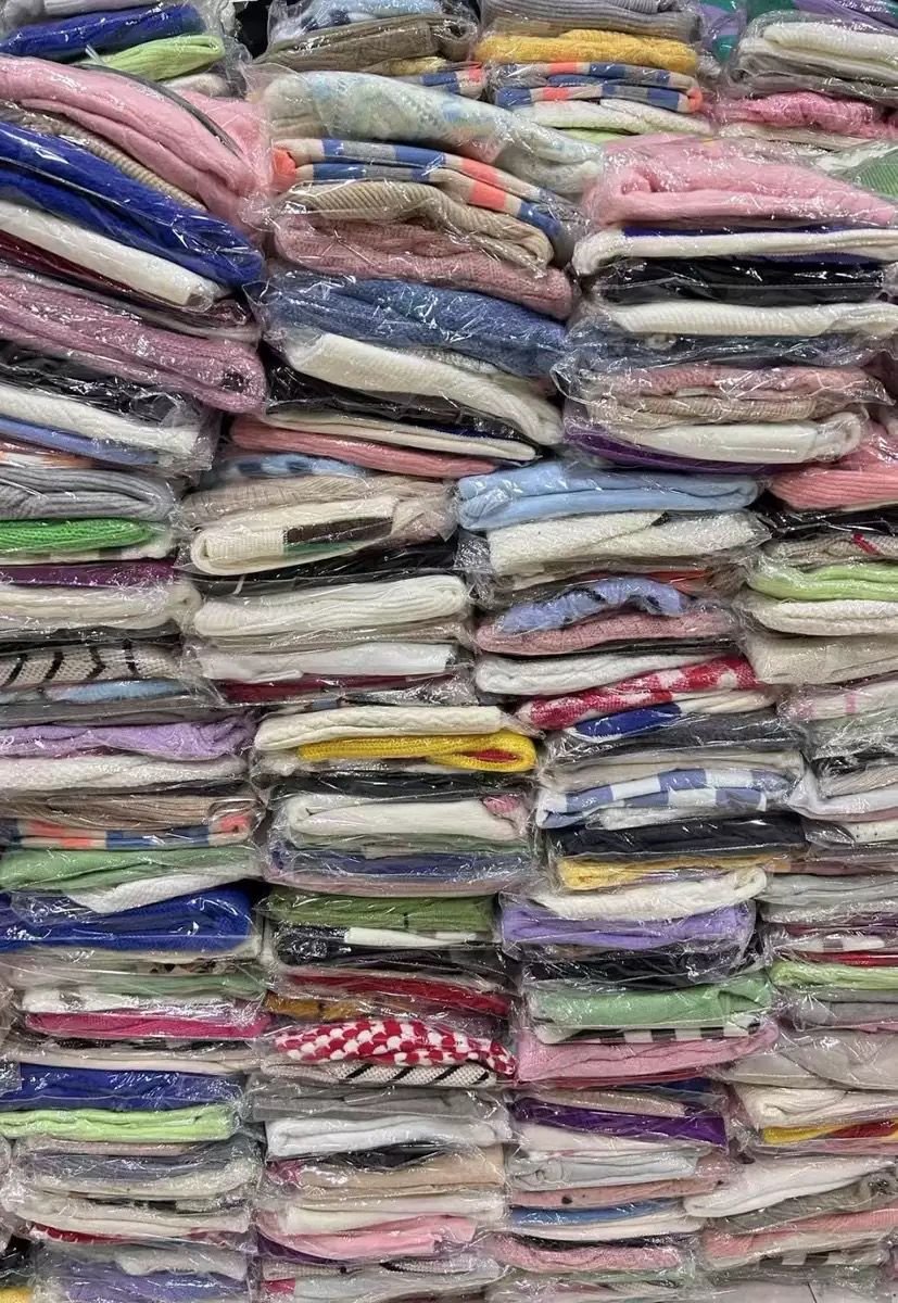 Pulls femme colorés prints & textures — Lot de 50 pièces cosy